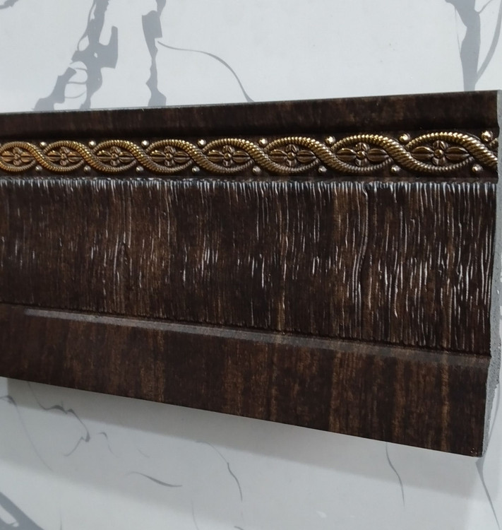 قرنیز 9سانت طرح برجسته ونگه تیره طول 2/80 با روکش ایمباس