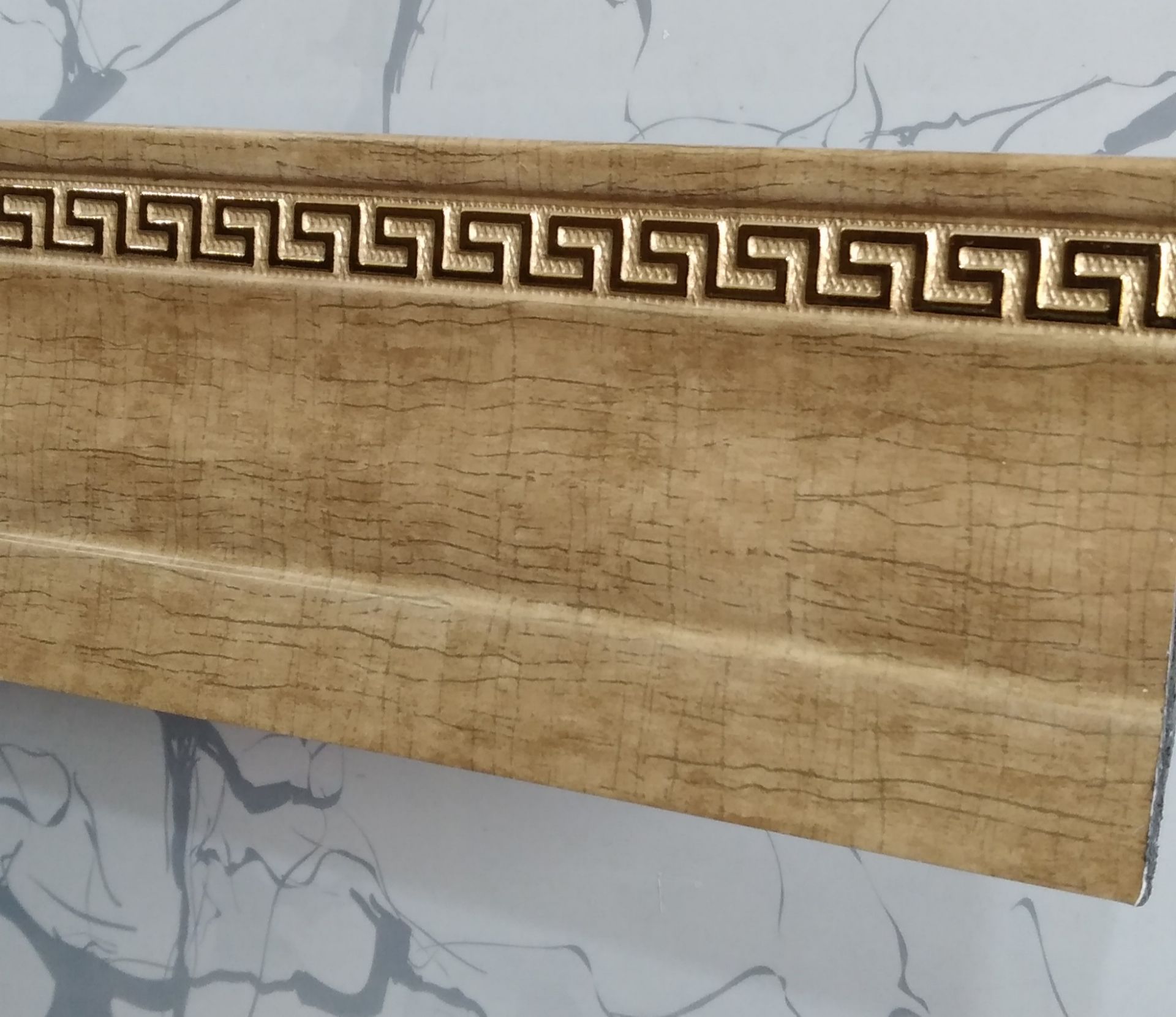 قرنیز لوکس مدرن 9سانت ورسچه طلایی