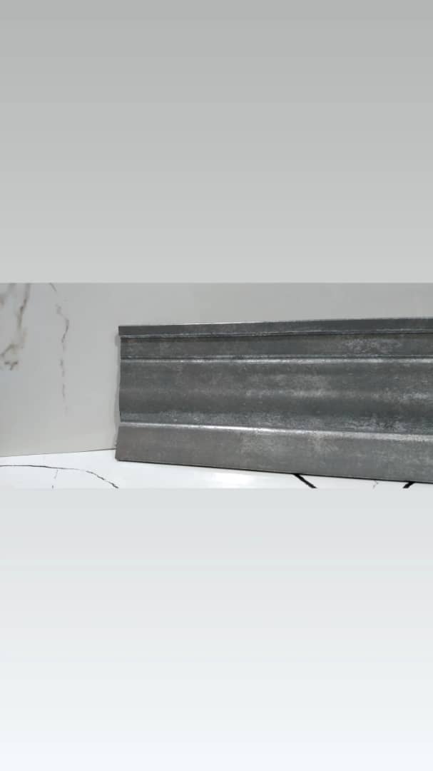 قرنیز ساختمانی 9سانت پی وی سی طرح مدرن رنگ: بتنی تیره