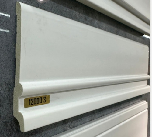 قرنیز ١٢سانت سفید pvc با مواد سفید