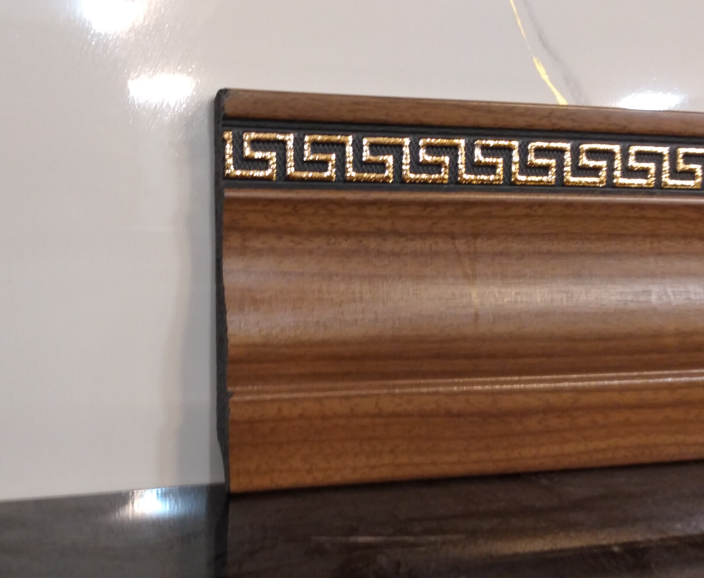 قرنیز ورساچه گردویی طلایی