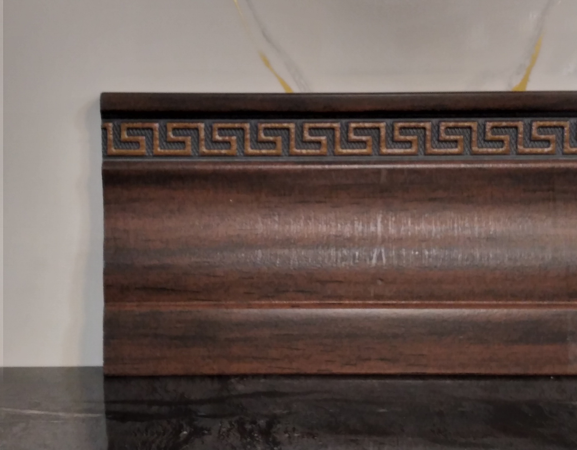 قرنیز گردویی تیره ورساچه پی وی سی