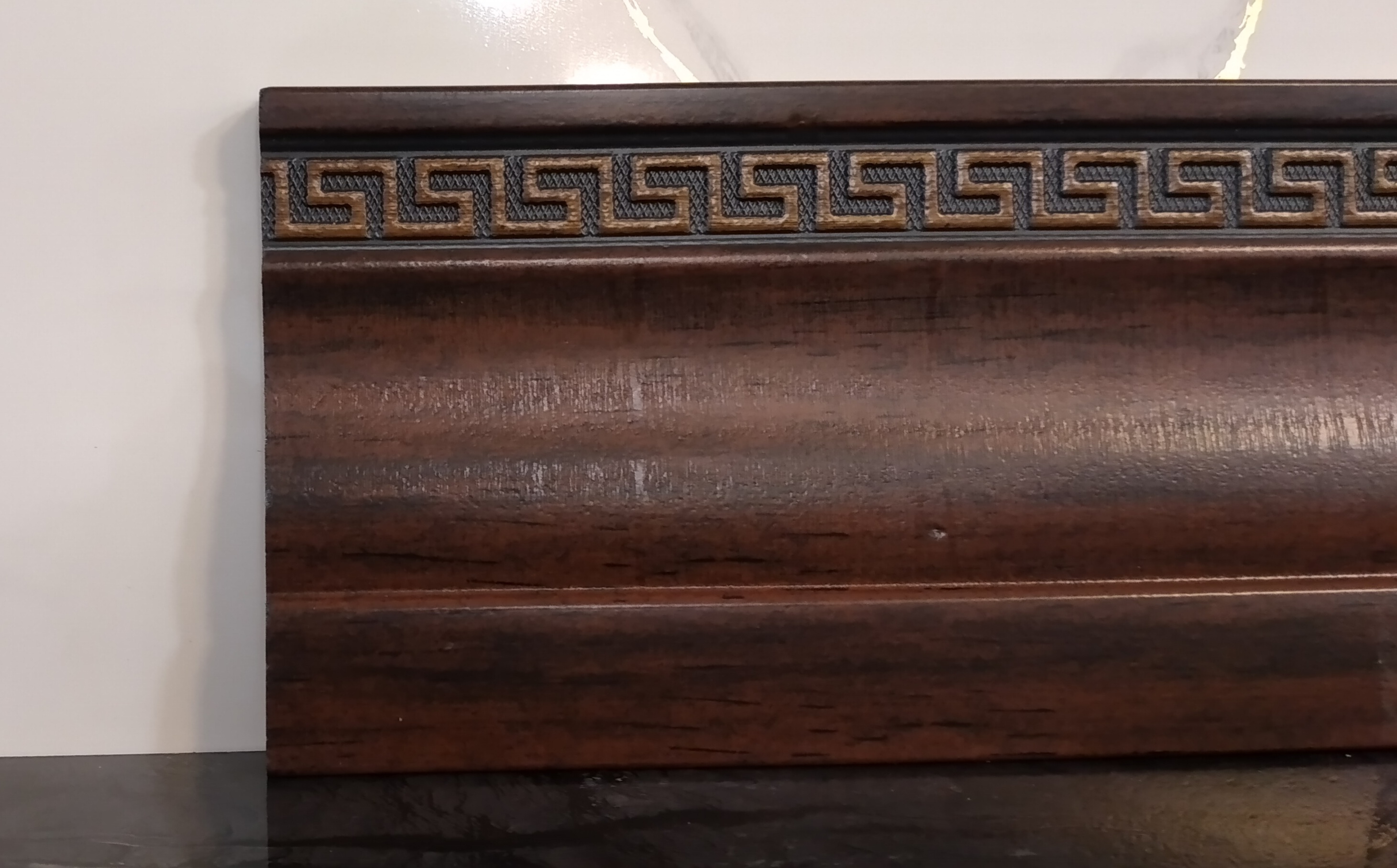 قرنیز گردویی تیره ورساچه پی وی سی