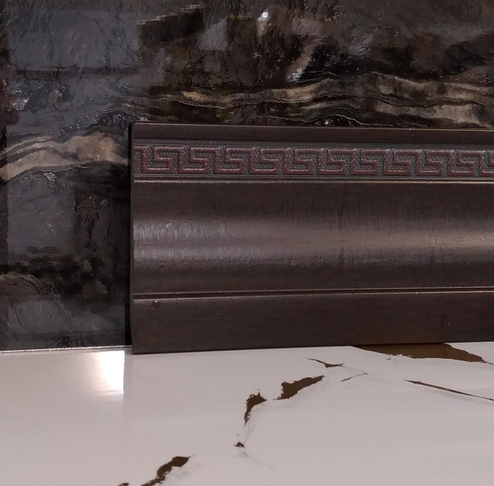 قرنیز ورساچه قهوه ای سوخته 9/5 سانت